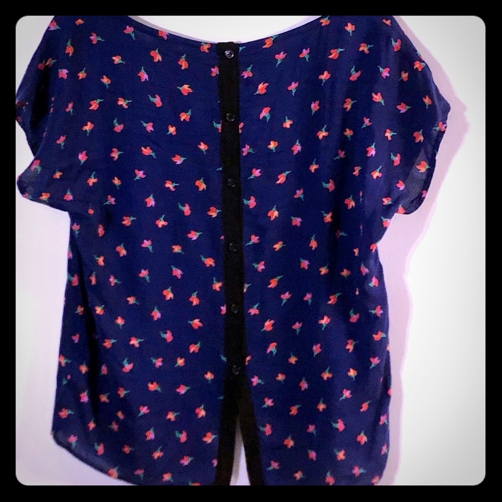 Splendid floral back button shirt